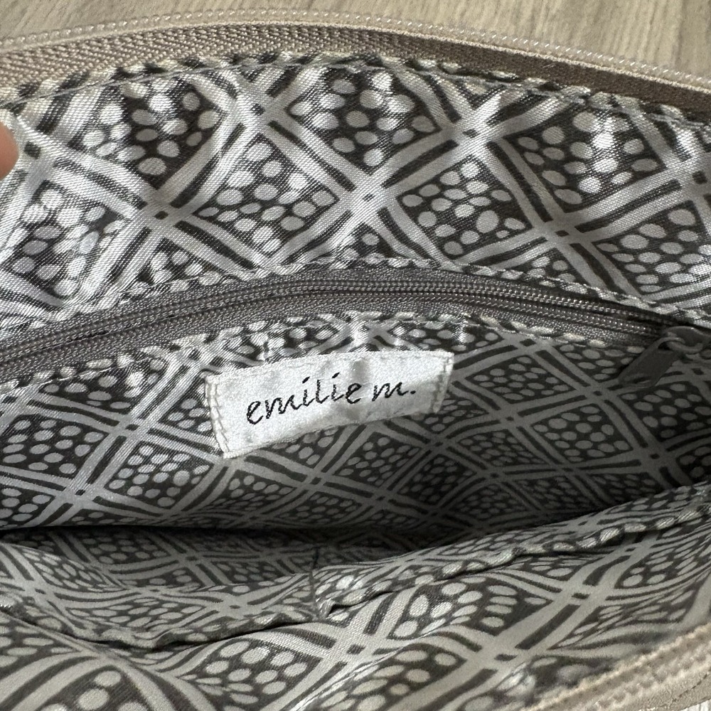 Emilie‎ M. Faux Leather Crossbody Bag Beige Classic Travel Pockets Adjustable - Picture 3 of 10